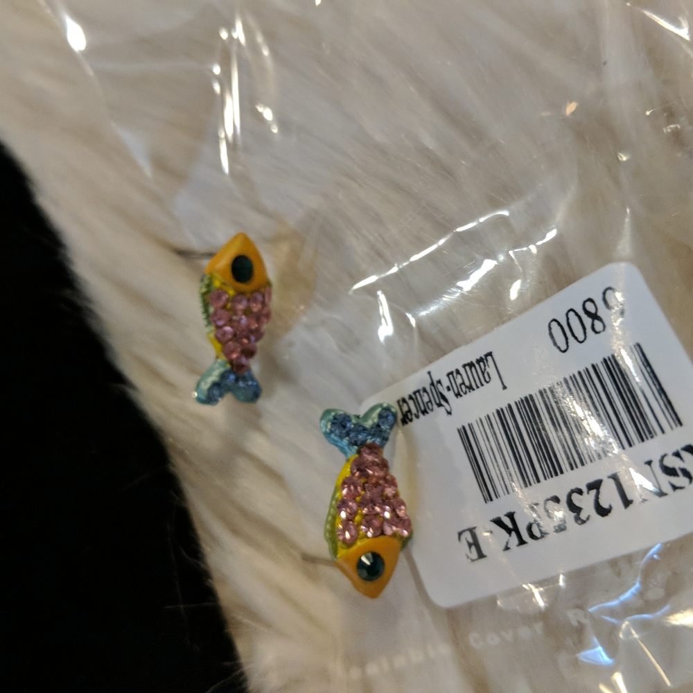 Beautiful Austrian Crystal embellished fish earrings NWT cute